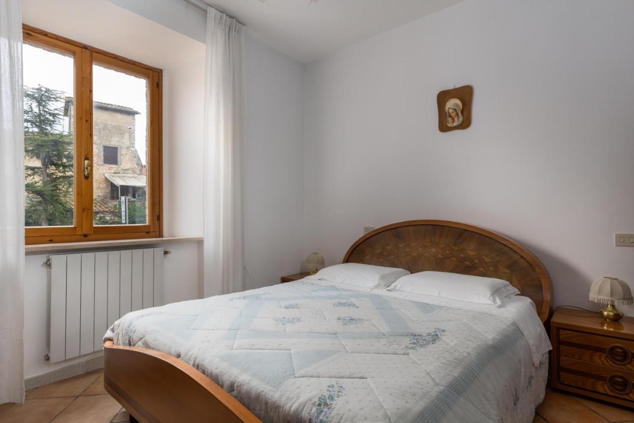 Enchanting Flat With Patio In Abbadia A Isola Monteriggioni Buitenkant foto