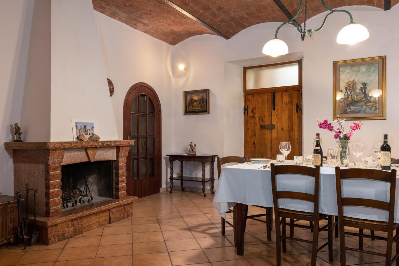 Enchanting Flat With Patio In Abbadia A Isola Monteriggioni Buitenkant foto