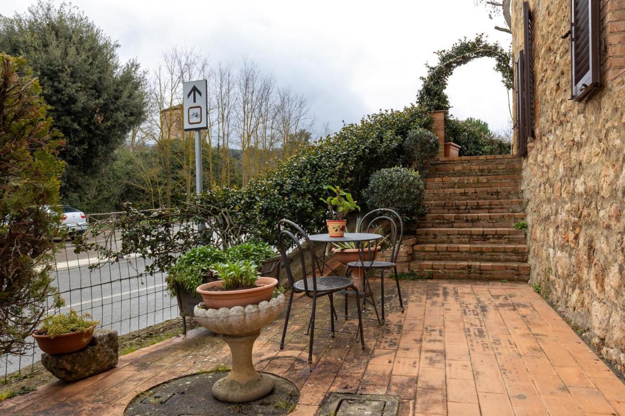 Enchanting Flat With Patio In Abbadia A Isola Monteriggioni Buitenkant foto