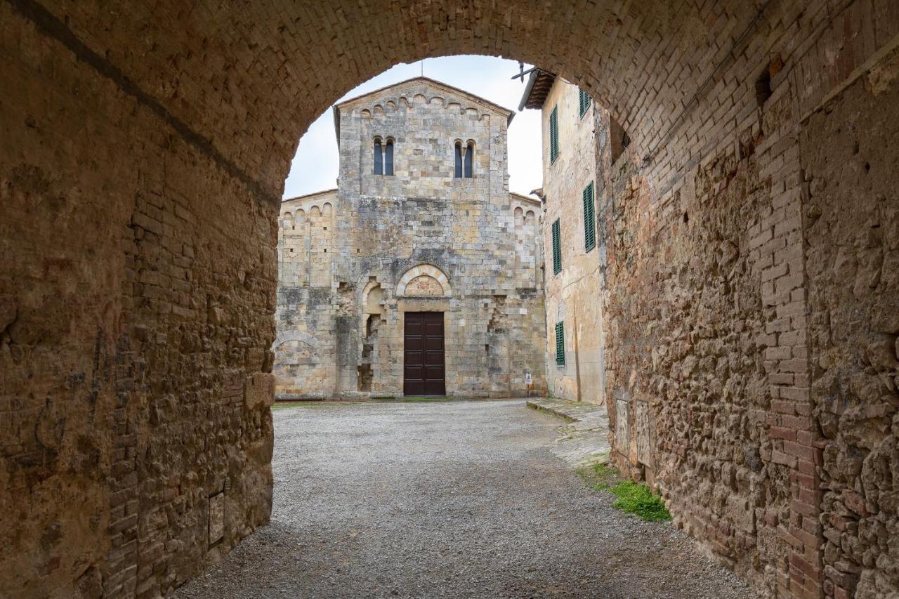Enchanting Flat With Patio In Abbadia A Isola Monteriggioni Buitenkant foto