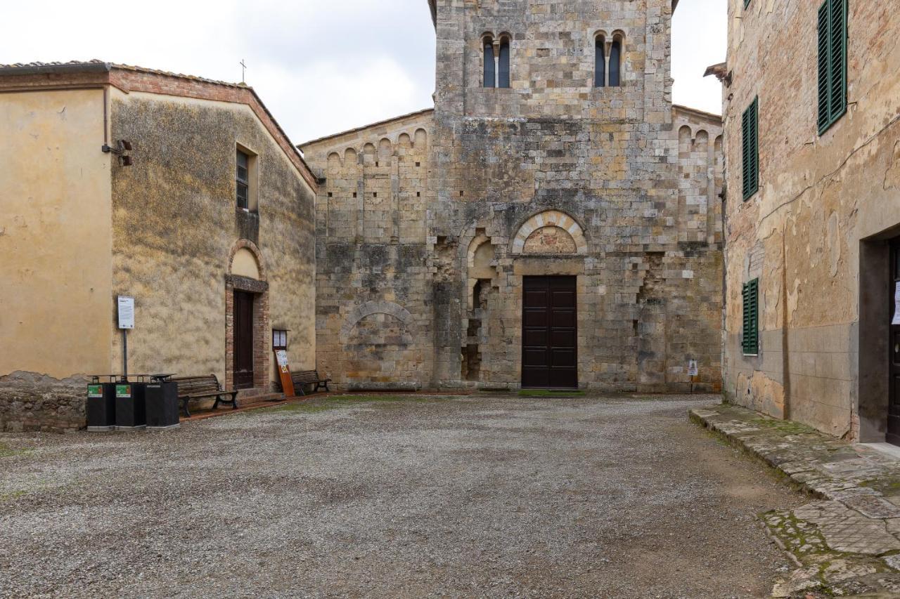 Enchanting Flat With Patio In Abbadia A Isola Monteriggioni Buitenkant foto