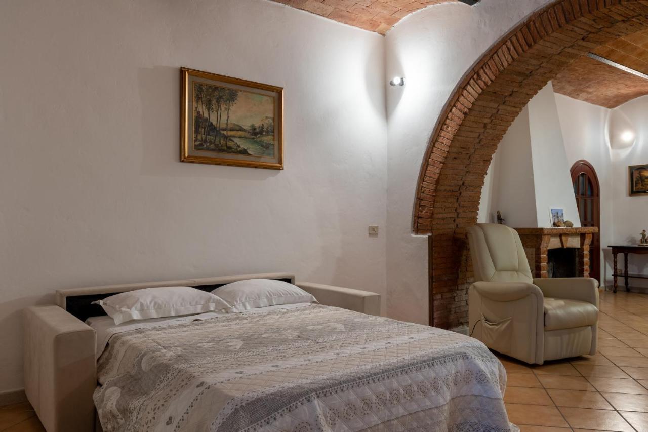 Enchanting Flat With Patio In Abbadia A Isola Monteriggioni Buitenkant foto