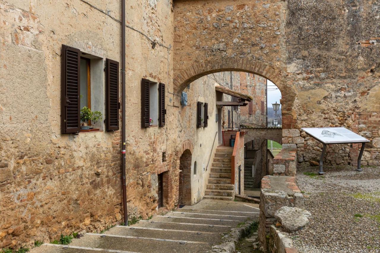 Enchanting Flat With Patio In Abbadia A Isola Monteriggioni Buitenkant foto